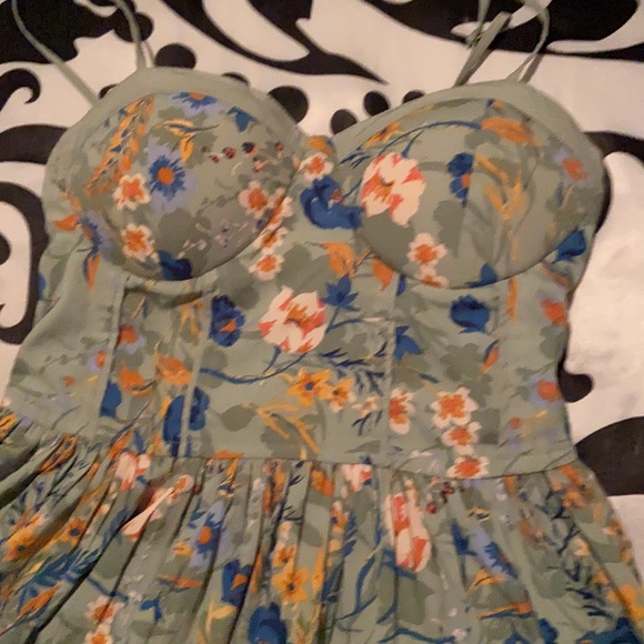 Green floral flowy casual dress - Picture 2 of 5